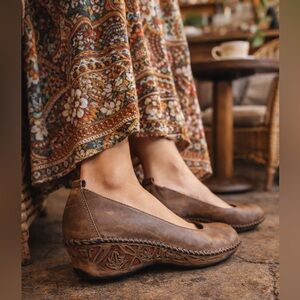 Clarks Artisan Brown Leather Ballet Flats Carved Wedge Heel Size 8 Boho Comfort